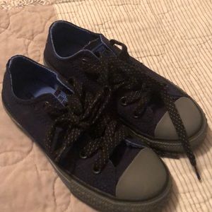 Converse All Star Low Top Shoes - like new!